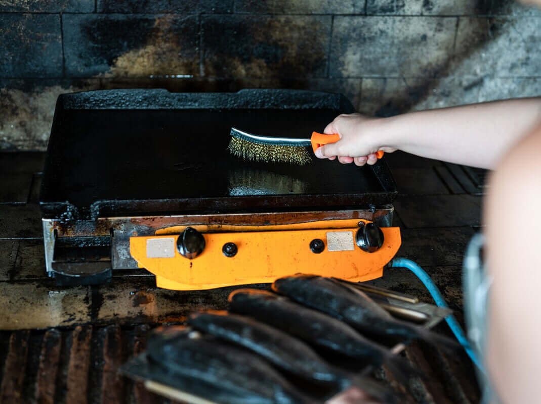 how to clean flat grill