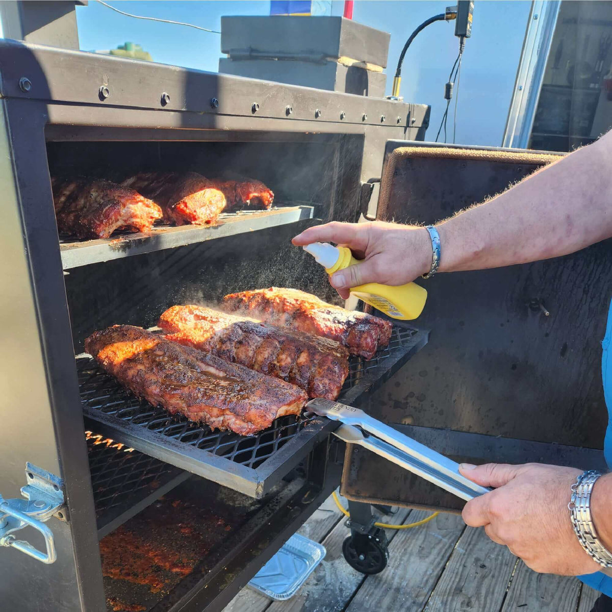 Old Country BBQ Pits Insulated Gravity Fed Smoker Heavy-Duty Smoker